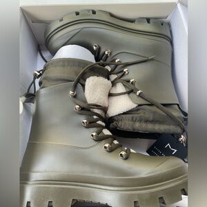Marc fisher hunter green water resistent boots size 7 brand new!!!!